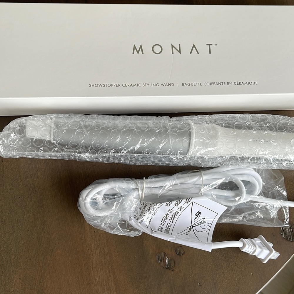 MONAT Showstopper Ceramic Styling Wand